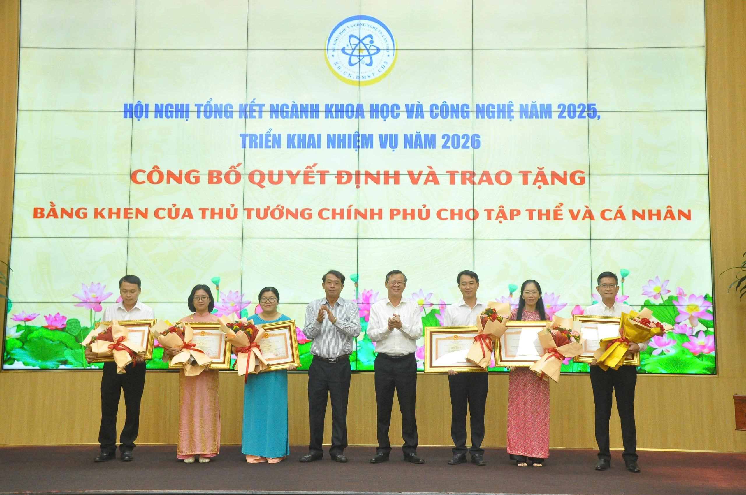 [07-01-25]-Tong ket nganh-TraoBK