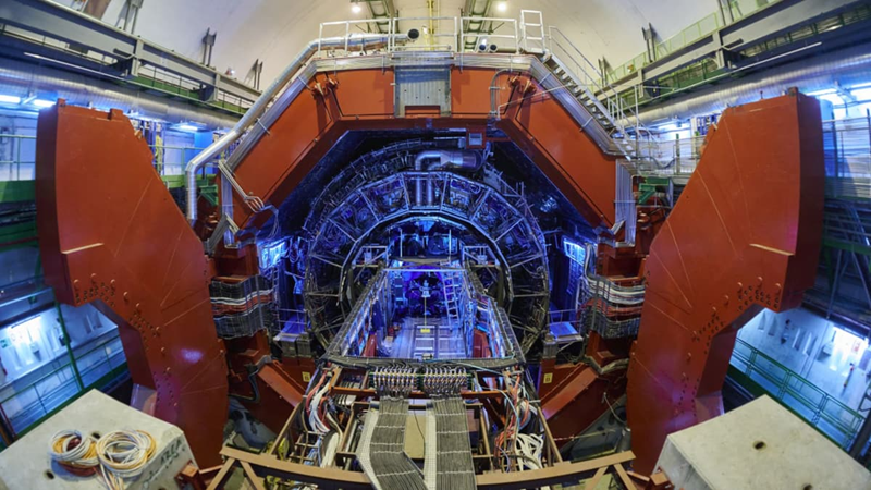 Máy gia tốc hạt lớn nhất thế giới biến chì thành vàng và “cái chết” của nó