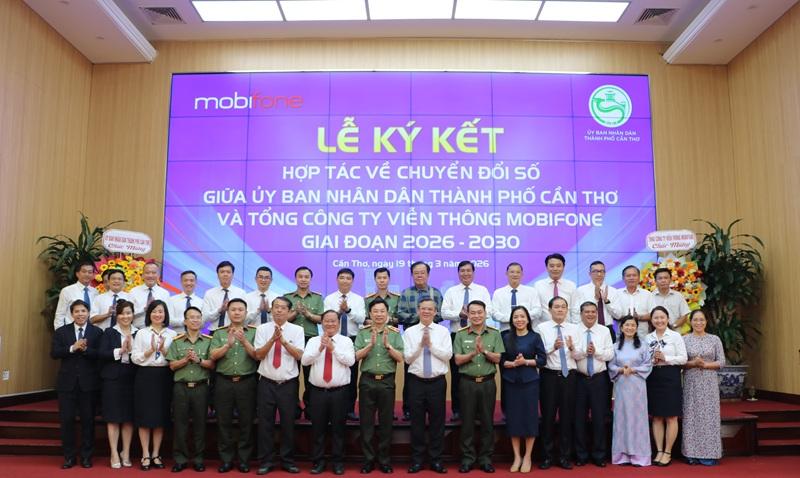 Thành phố Cần Thơ ký kết hợp tác, thúc đẩy chuyển đổi số toàn diện